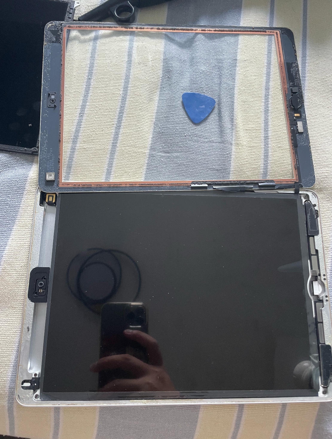 刚刚被开膛破肚的iPad